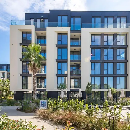 Pool View Azur Deluxe & Апартамент Варна