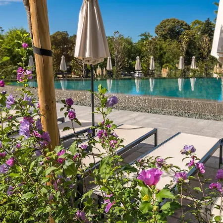 Апартамент Pool View Azur Deluxe & Варна