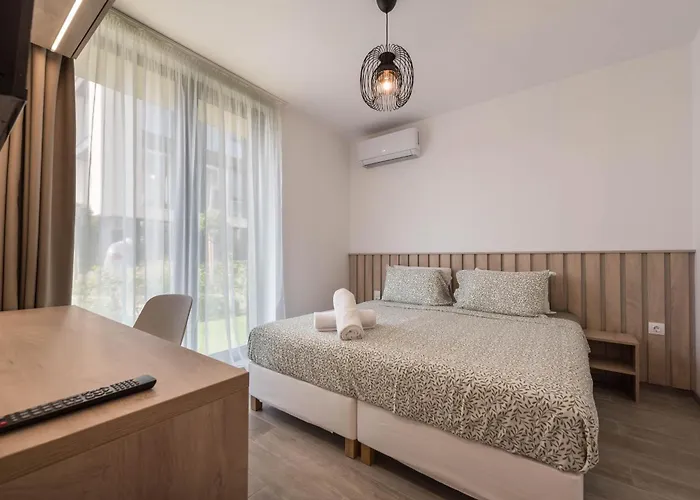 Pool View Azur Deluxe Resort&spa * Warna