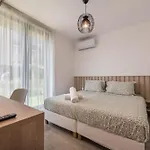 Pool View Azur Deluxe & * Warna