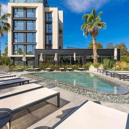 Apartamento Pool View Azur Deluxe & *