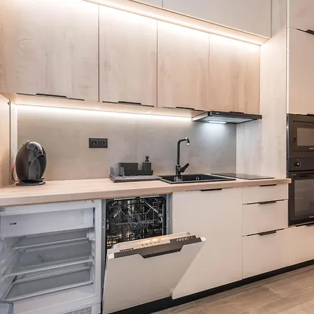 Pool View Azur Deluxe & Apartamento *