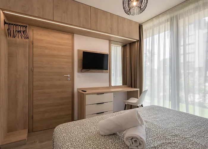 Pool View Azur Deluxe & Apartment